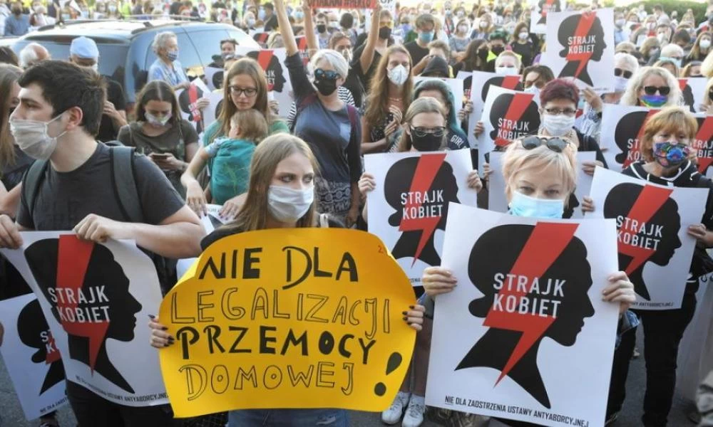 Το Συμβούλιο της Ευρώπης ανησυχεί για την αποχώρηση της Πολωνίας από τη Σύμβαση της Κωνσταντινούπολης